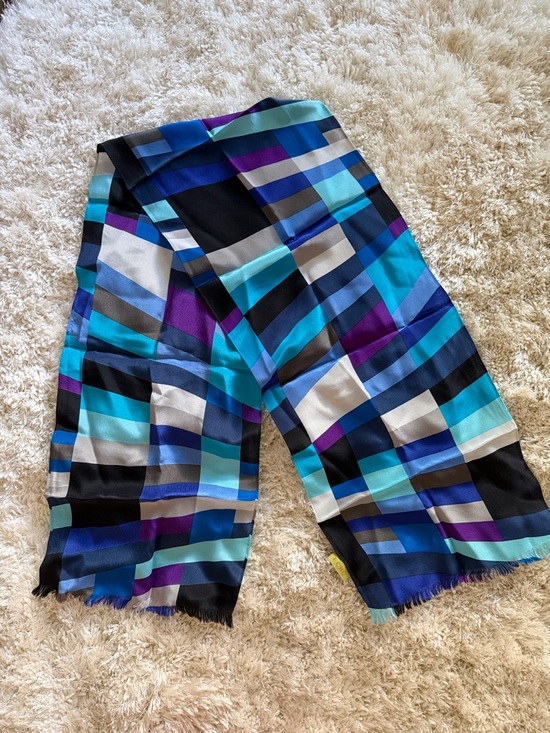 Echo Multicolor Geometric Scarf - Picture 3 of 7